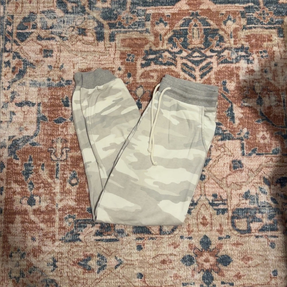 American Eagle camo joggers